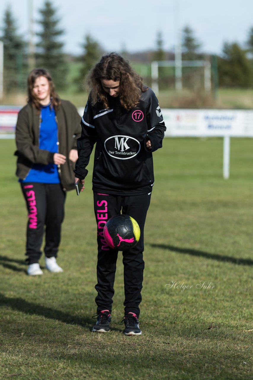 Bild 200 - C-Juniorinnen SV Steinhorst/Labenz - TSV Friedrichsberg-Busdorf : Ergebnis: 5:0